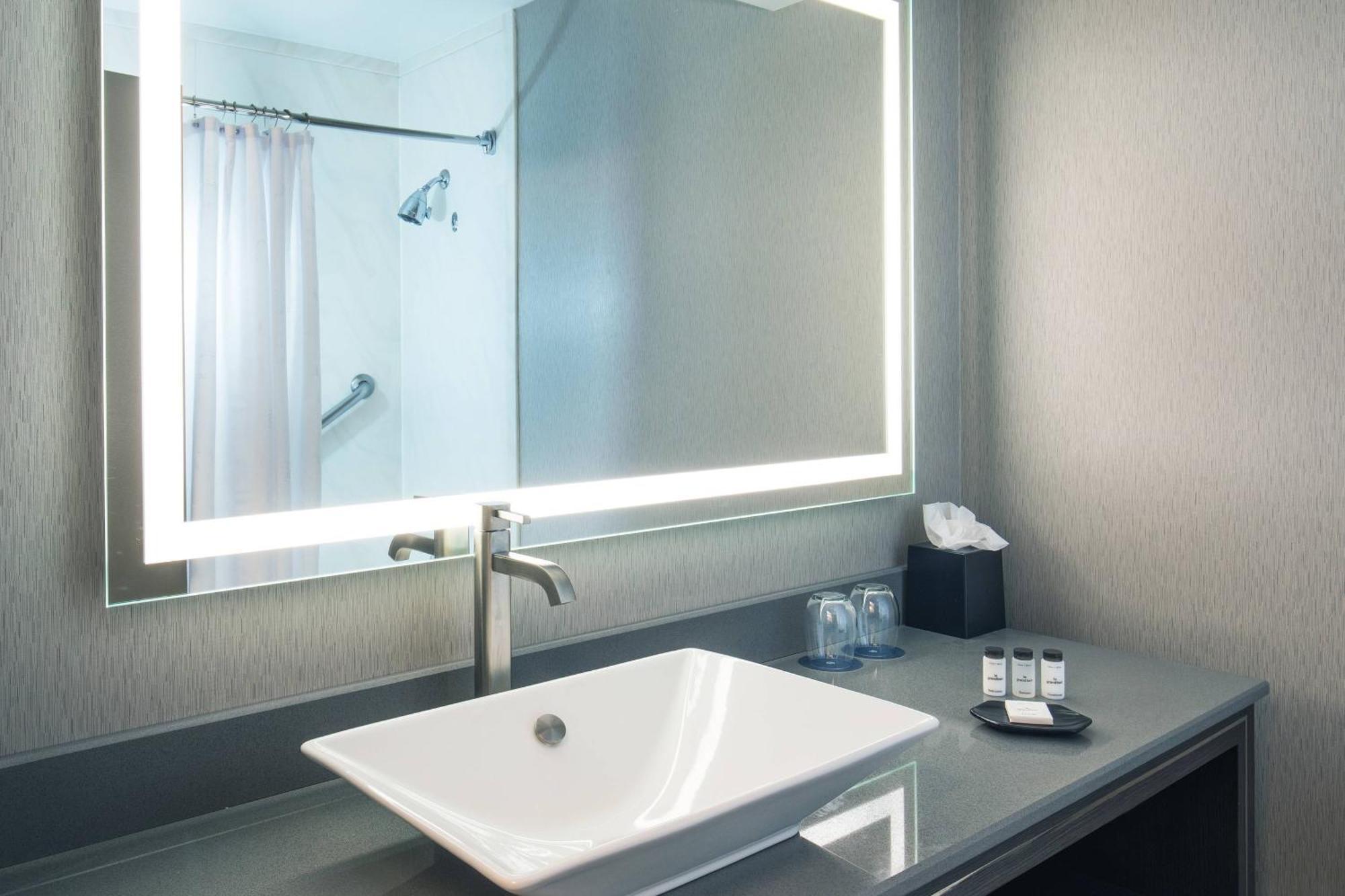 Sheraton Springfield Monarch Place Hotel מראה חיצוני תמונה